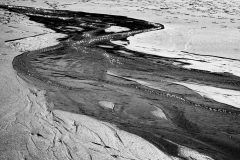 LABETOULLE Martine sur la plage monochrome minimalisme