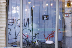 SCHOENTGEN Pierre-André, Dans les Marolles, couleur, street