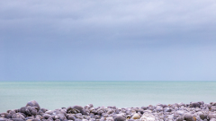 FOURNIER Laurence, Les galets, couleur, minimaliste