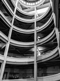 GARDON Jocelyne, Hélicoïdal,  monochrome, architecture