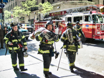 KOSS Mario, ompiers de NY, couleur , street