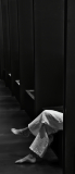 Morales_Marc, L'inconnue aux pieds nus, monochrome, minimaliste