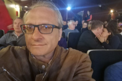 KADIVAR Darius Baiser volé couleur portrait