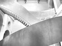 KOSS Mario Escaliers et courves monochrome architecture