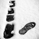 VICARI Alain les pas monochrome minimaliste