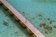 DUBIEF Monique, Personnage sur la jetée, couleur, paysages